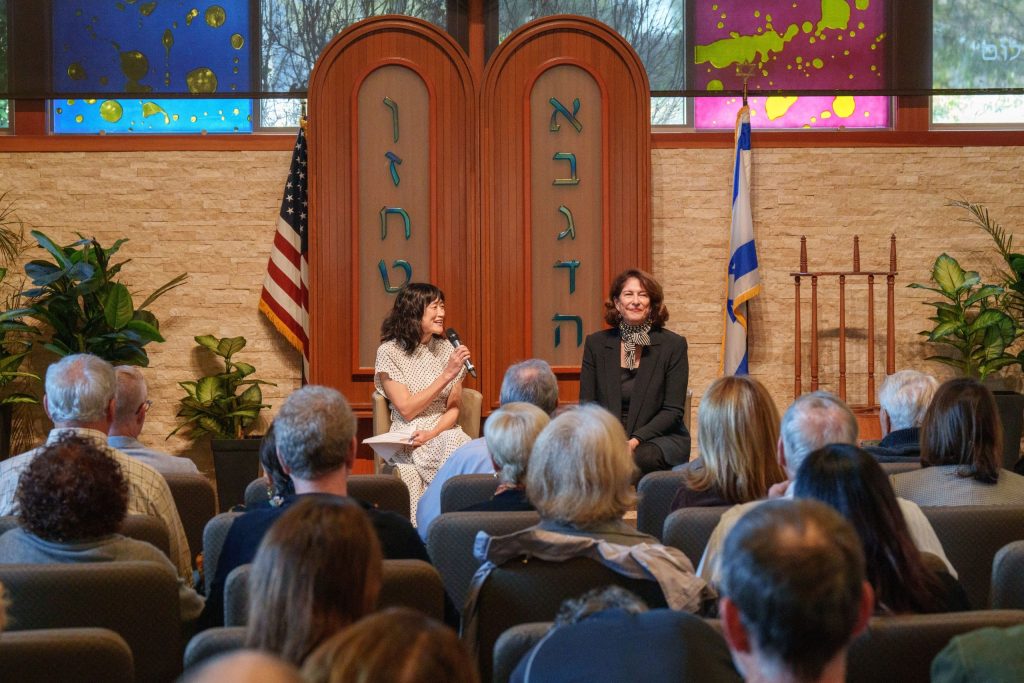 KQED's Mina Kim talked with NPR's national political correspondent Mara Liasson in Napa, Feb. 1, 2026. Tim Carl, Napa Valley Features photo