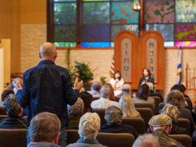 Nearly 200 attendees filled the house at Napa's Congregation Beth Shalom, many raising questions about local news and national politics for NPR's Mara Liasson on Feb. 1, 2026. Tim Carl, Napa Valley Features photo